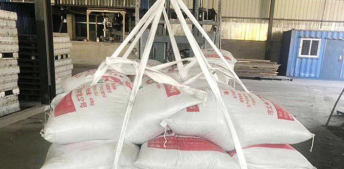 耐高溫(wen)噸袋主要(yao)用于包裝(zhuāng)羊毛、布匹(pǐ)貨物的包(bāo)裝材料